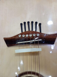 thay ngua guitar
